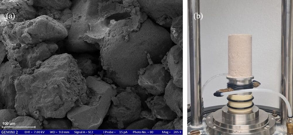 Biozementierter Karlsruher Feinsand: (a) Rasterelektronenmikroskopaufnahme der zementierten Sandkörner, (b) Triaxialprobe