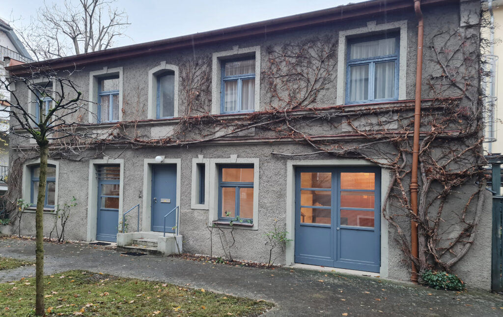 Bild 1 Das Kutscherhaus in einem Münchener Hinterhof: Baujahr 1899, denkmalgeschützt und sanierungsbedürftig