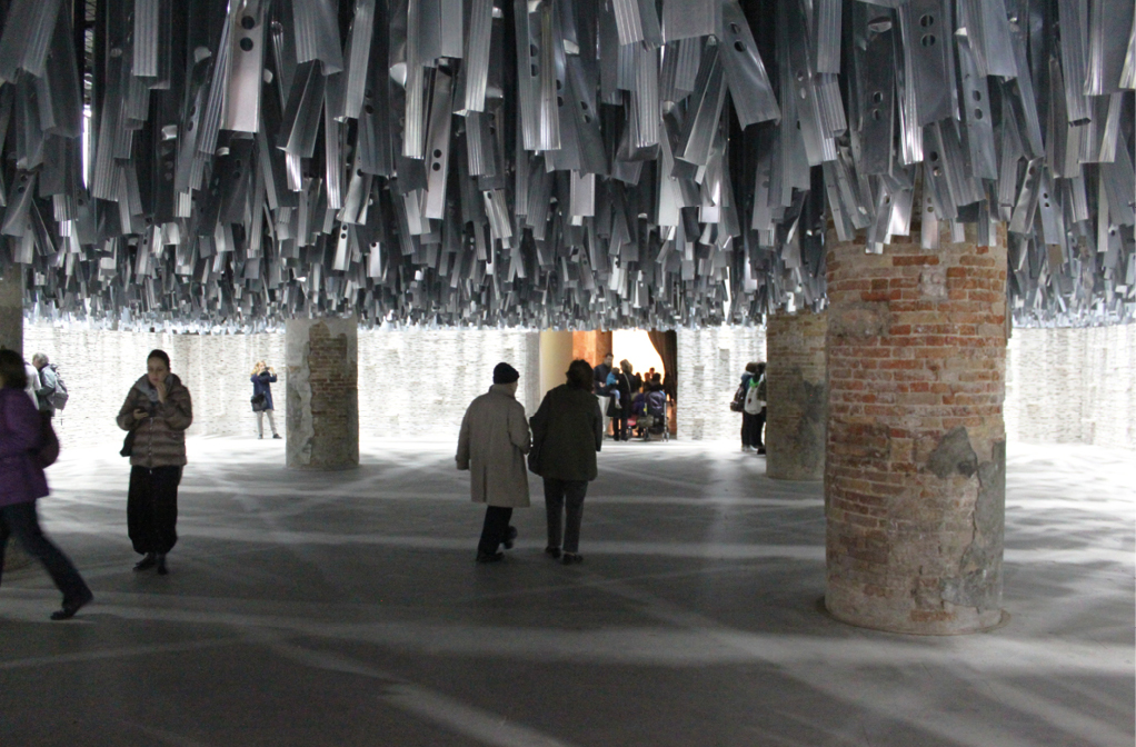 Bild 2 Wiederverwendung von Bauabfällen in der Eingangshalle der Biennale in Venedig durch Alejandro Aravena, 2016