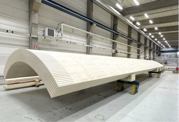 Bild 2 Windturmelement aus Holz mit Schlitzen, die wichtig sind für die Verbindung mit der Stahlkonstruktion

Quelle: Proplate Quelle: Modvion