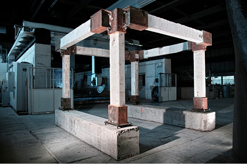 Bild 1 Demonstrator aus dem Projekt „Fertigteil 2.0“. Die wiederverwendeten Stahlbetonbauteile werden mit Stahlmanschetten reversibel verbunden. (Quelle: Lukas Ledderose)