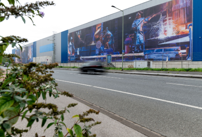 Bild 4 „Funkensprung & Phönix“ Kunstdruck mit Werkoriginal, Innerfields, 2025, duisport – Duisburger Hafen (Quelle: Innerfields (2025), duisport – ­Duisburger Hafen)