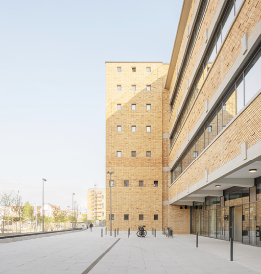 Bild 10 Die Fassade des ehemaligen Quelle-Areals an der Fürther Straße wurde bereits denkmalgerecht saniert. (Quelle: Schnepp Renou)