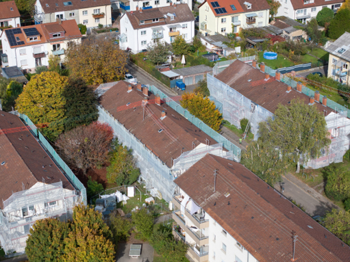 Bild 3 Die baugleichen Mehrfamilienhäuser in der Heidelberger Pfaffengrundsiedlung: Reallabor für verschiedene Sanierungsstrategien (Quelle: GGH/Christian Buck)