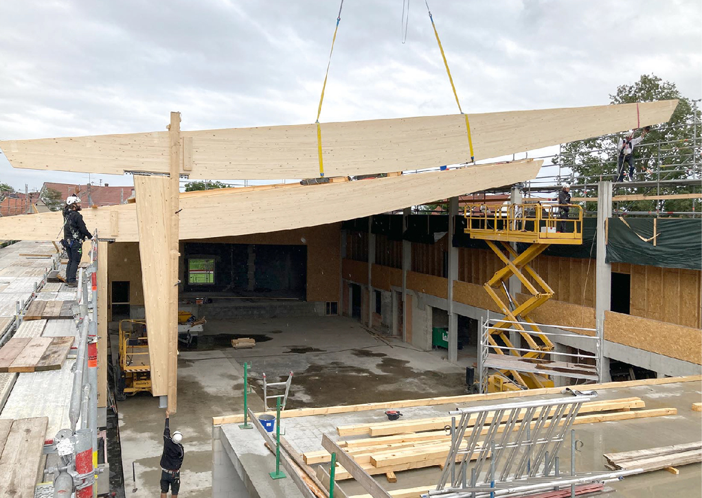 Bild 4 Einhub der einhüftigen Rahmen und Auflagerung auf den Bestandsstützen (Foto: Atelier Kaiser Shen)