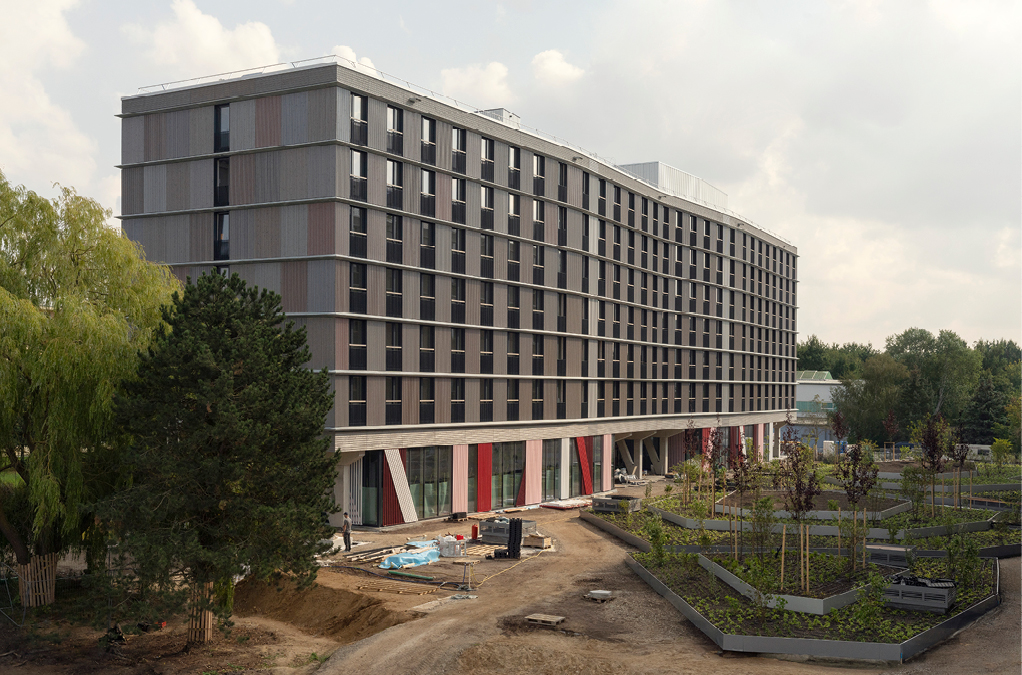 Bild 5 „Wohnzwillinge“ der Zollhochschule Rostock mit Park als grünem Zentrum, über eine Freitreppe erreichbar (Quelle: PRIMUS developments)