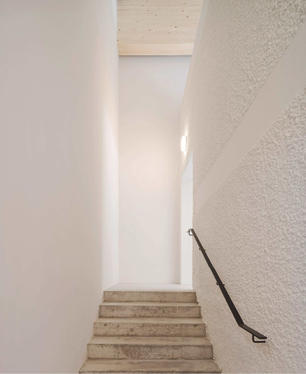 Bild 6 Sichtbare Spuren des Bestandes im Innenraum (Fotos: Brigida González)