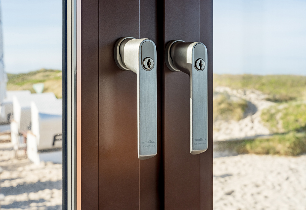 Neue Schüco Fenster- und Schiebesysteme kleiden die Sansibar auf Sylt 