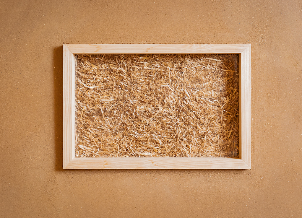 Bild 5 Sichtfenster auf die Strohdämmung/Strohfenster (Quelle: Andrea Briscoli)