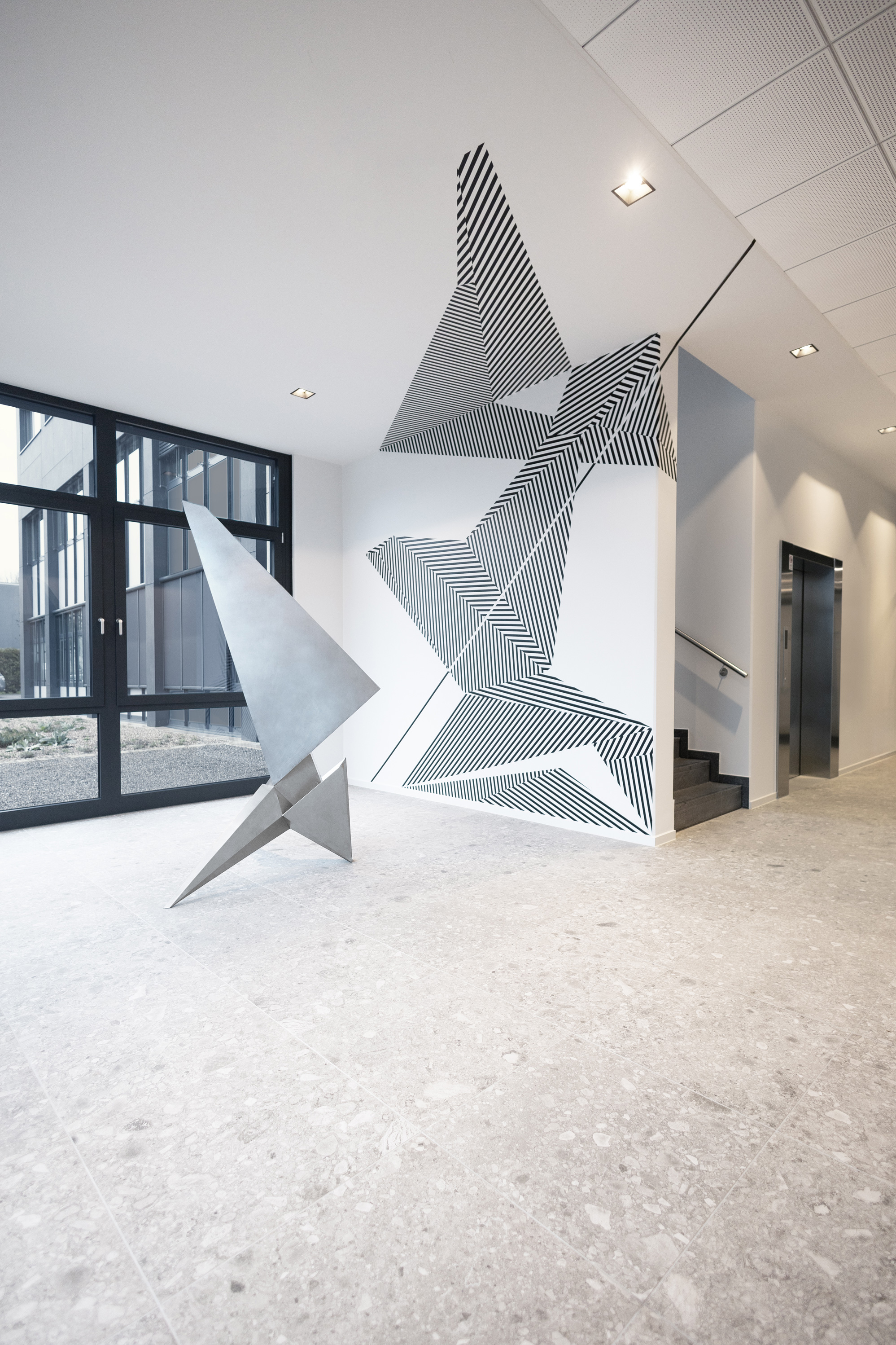 Bild 3 „Anamorph“ Kunstdialog,Tape ThatundJohannes Leidenberger, 2023, Bürocampus COCO, Köln, OSMAB Holding AG (Quelle: Johannes Leidenberger)