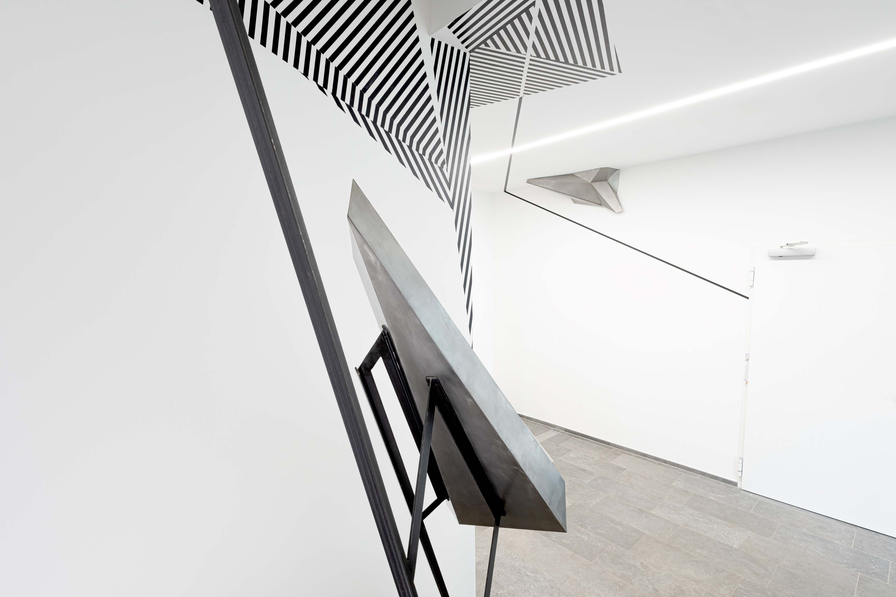 Bild 3 „Anamorph“ Kunstdialog,Tape ThatundJohannes Leidenberger, 2023, Bürocampus COCO, Köln, OSMAB Holding AG (Quelle: Johannes Leidenberger)